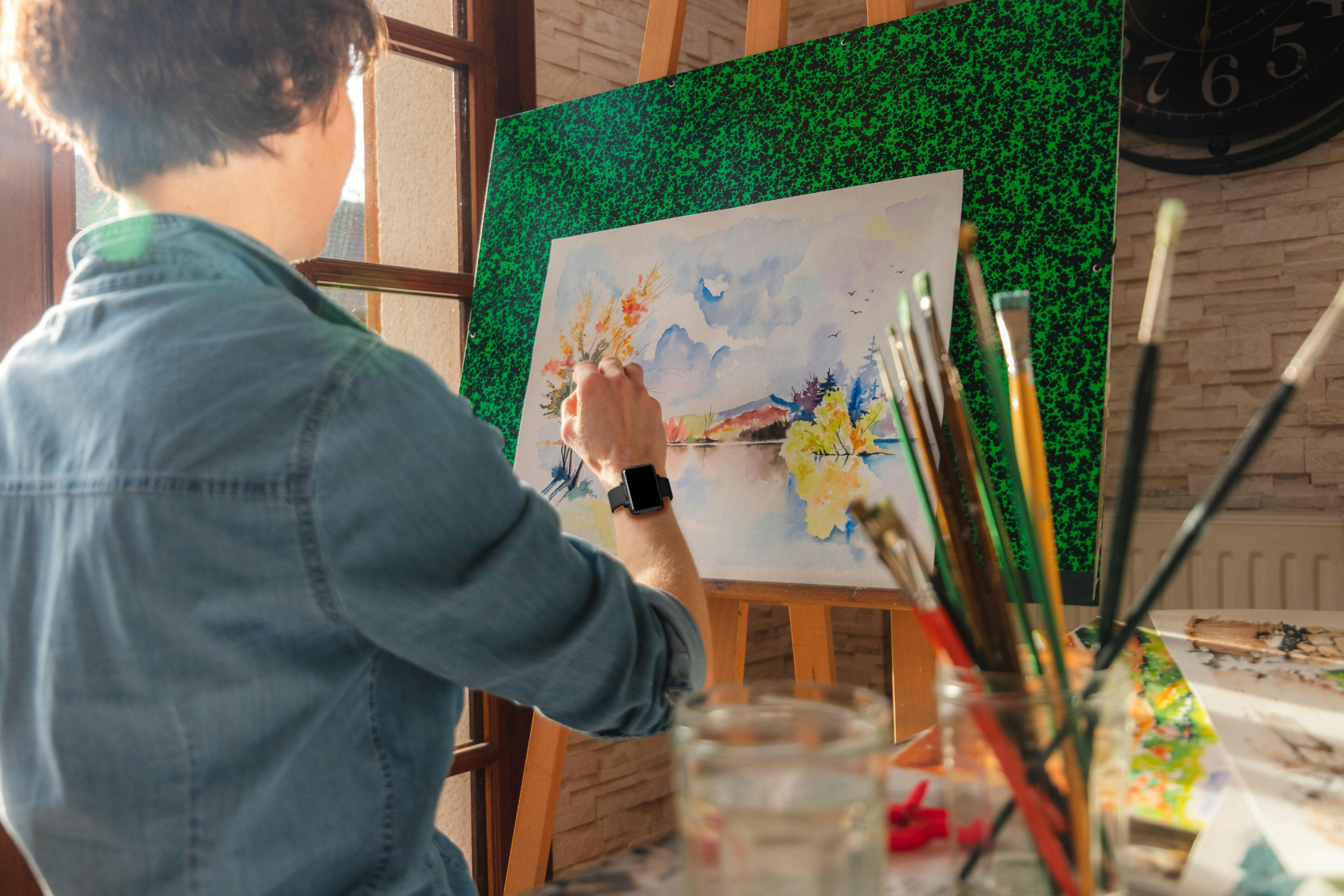 Woman painting while wearing the Cadence band. Woman painting while wearing the Cadence band.